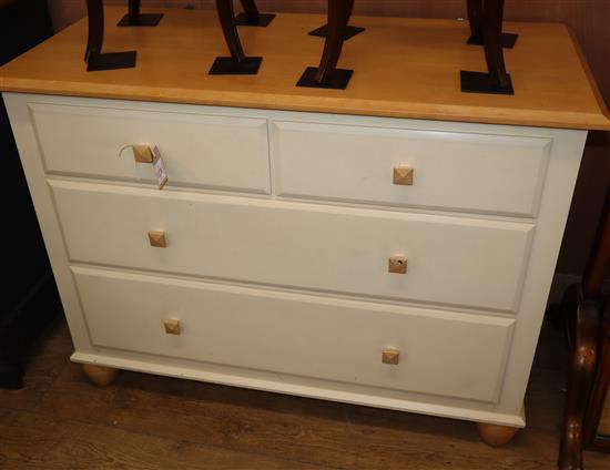 A modern Ethan Allen cream painted chest of drawers W.107cm